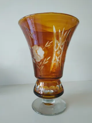 Jarrón antiguo cristal ámbar tallado
