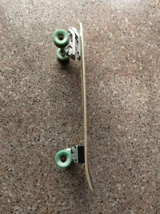 Monopatín con diseño floral