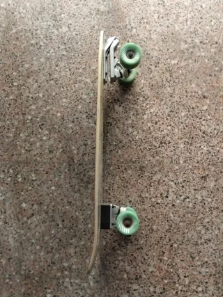 Monopatín con diseño floral