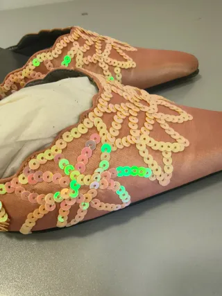 Zapatos de fiesta Nora en pedrería y bolso a juego