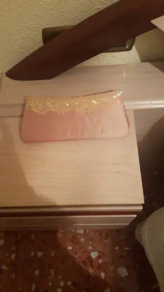 Zapatos de fiesta Nora en pedrería y bolso a juego