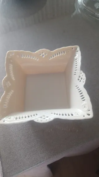 Plato cuadrado encaje beige