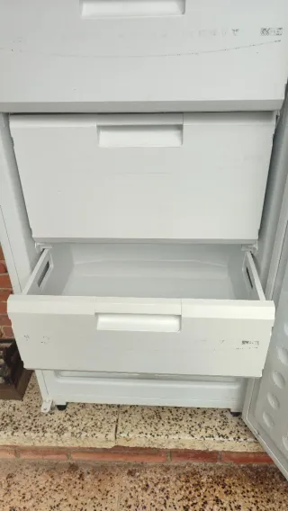 Congelador vertical Balay blanco