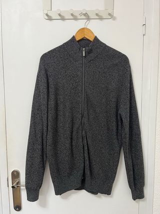 Chaqueta gris jaspeada con cremallera