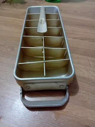 Forma per cubetti di ghiaccio in metallo vintage