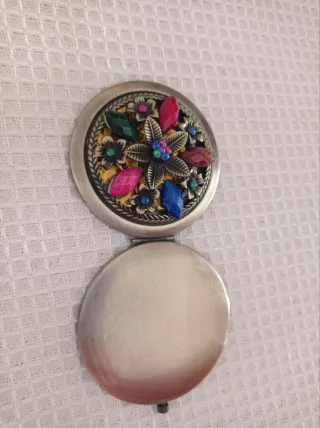 Espejo de bolso Stradivarius con pedrería