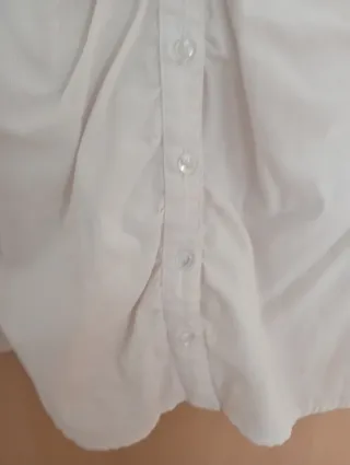 Camisa blanca fruncida