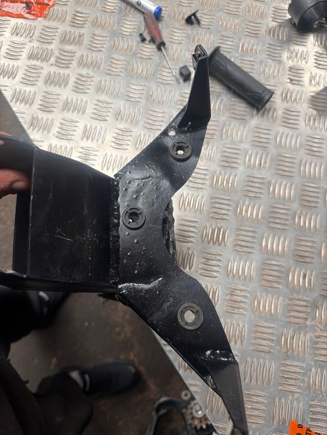 Araña Carenado Yamaha R6 07 Circuito