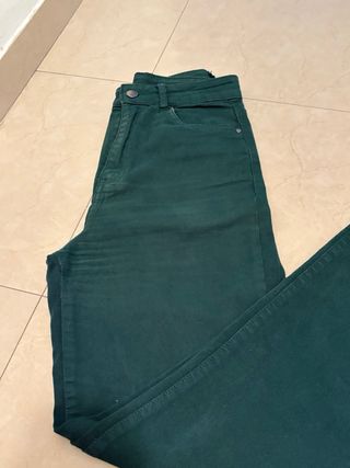 Pantalones anchos verde oscuro Esta muy bien