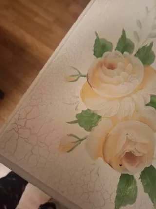 Mesita auxiliar, Comoda y espejo