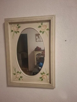 Mesita auxiliar, Comoda y espejo