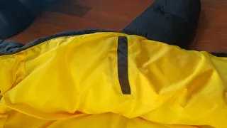 Abrigo Corteiz Negro y Amarillo