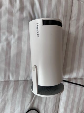 Proyector Magcubic Blanco y Negro