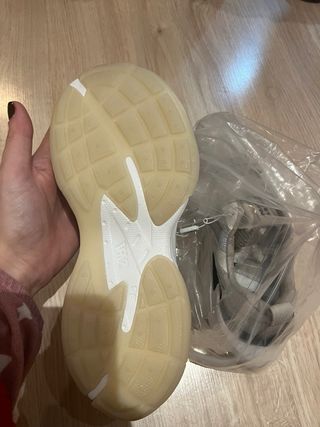 Zapatillas Zara Beige y Blancas