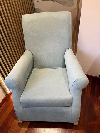 Sillón mecedora de tela color menta
