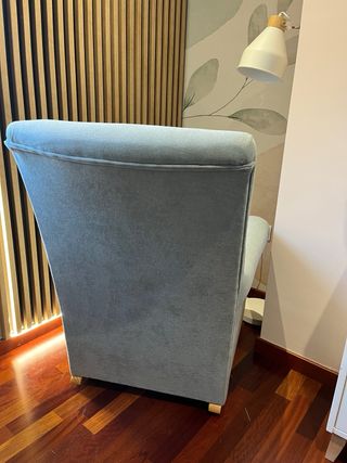 Sillón mecedora de tela color menta