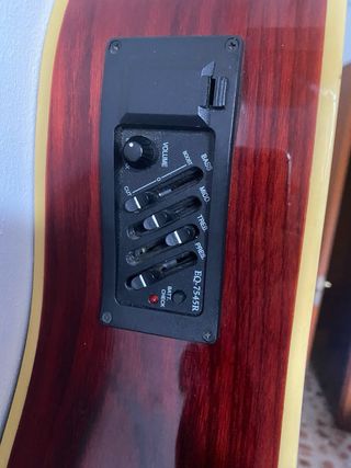 Guitarra Electroacústica Activa + Estuche