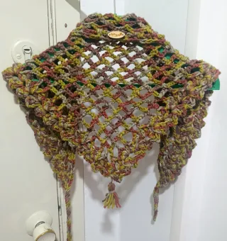 Pañoleta artesanal cuello marrón y naranja