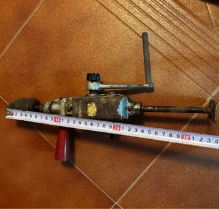 Berbiquí o taladro manual antiguo