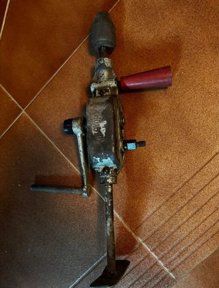 Berbiquí o taladro manual antiguo