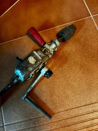 Berbiquí o taladro manual antiguo