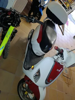 Ciclomotor 50cc 4T Scooter Blanco/Rojo