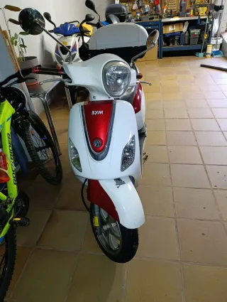 Ciclomotor 50cc 4T Scooter Blanco/Rojo