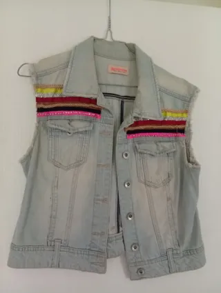 Chaleco vaquero con adornos