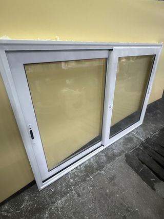 Ventana corredera blanca de RPT