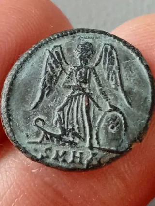 ≡ Espectacular Moneda romana Constantinopoli