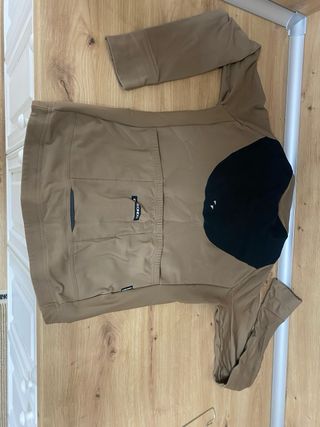 Chaqueta Etxeondo y maillot ciclismo