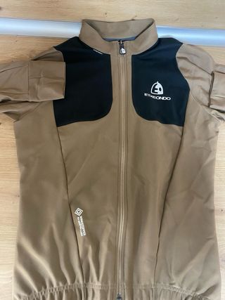 Chaqueta Etxeondo y maillot ciclismo