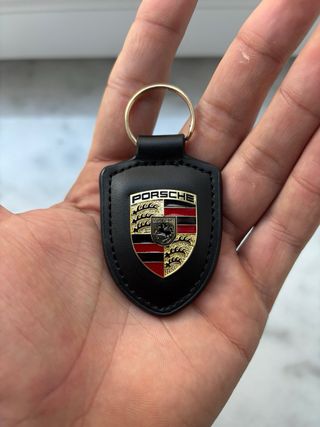 2 Llaveros Porsche Cuero Rojo y Negro (2 unidades)