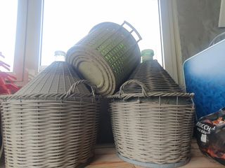 Damigiane in vetro e vimini