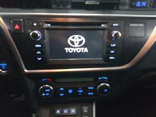 Toyota Auris Hybrid Feel!