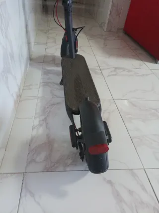 Patinete eléctrico negro