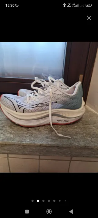 Zapatillas Mizuno Running Blancas y Rojas