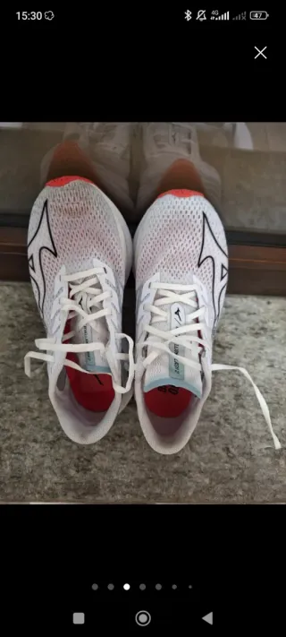 Zapatillas Mizuno Running Blancas y Rojas