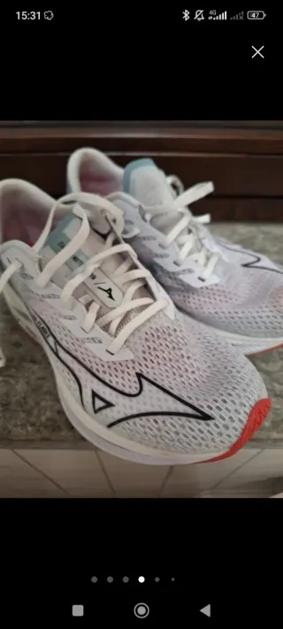 Zapatillas Mizuno Running Blancas y Rojas