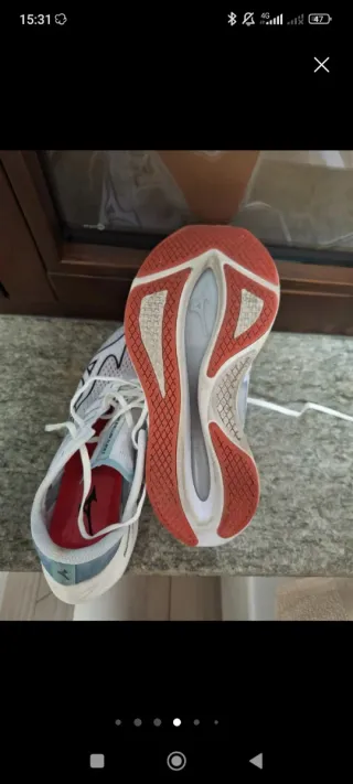 Zapatillas Mizuno Running Blancas y Rojas