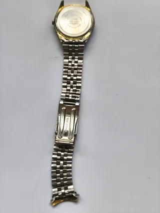 Reloj Q&Q Cuarzo Japonés Dorado y Plateado