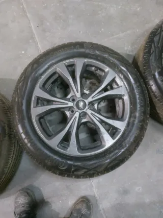 Llanta Ford Kuga Hybrid 2023 225/60/18