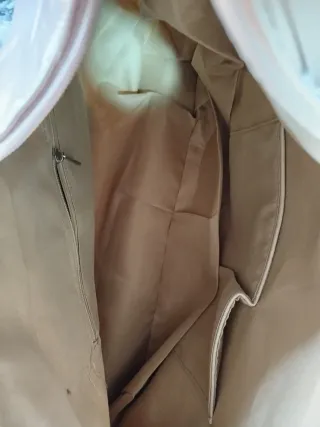 Bolso rosa con tachuelas plateadas