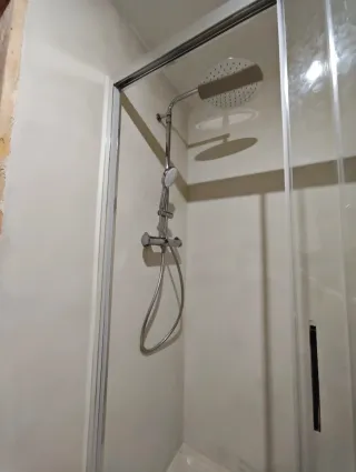 Electricista, fontanero, lampista.