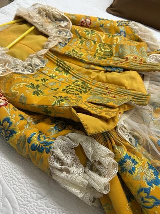 Traje de Fallera Talla 38 con Manteletas