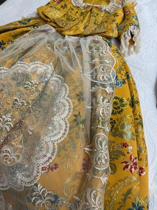 Traje de Fallera Talla 38 con Manteletas