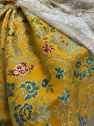 Traje de Fallera Talla 38 con Manteletas