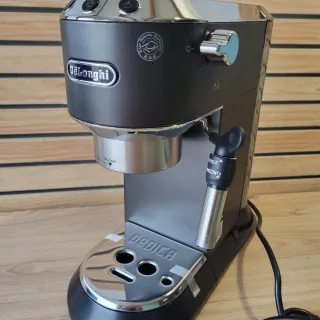 Dedica EC685.BK cafetera De'Longhi