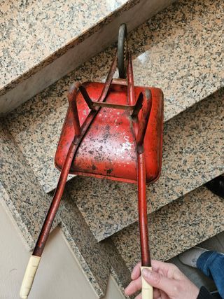 Cariola giocattolo anni '30 in ferro