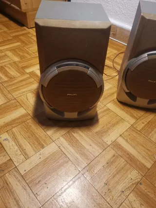 Altavoces Philips Marrones y Grises